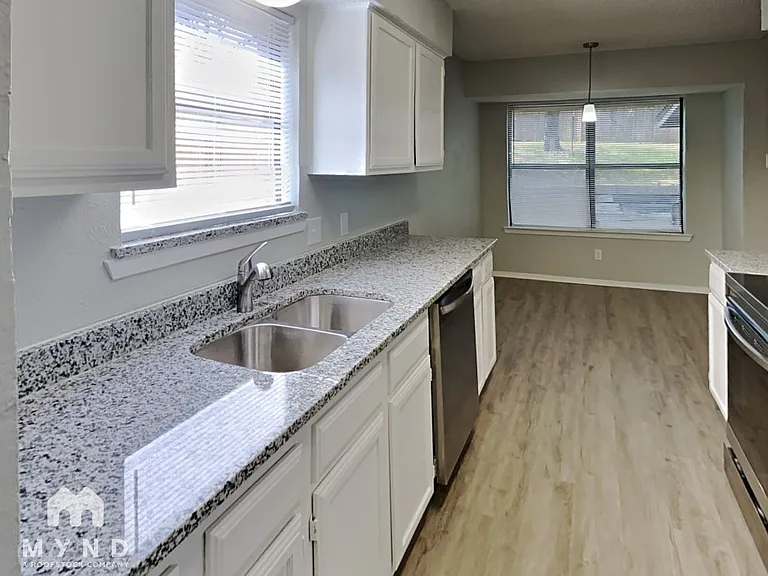 717 Timberoaks Dr — Photo 6