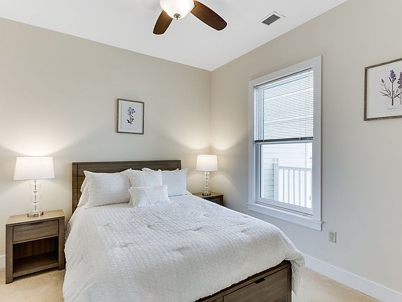 4th image of 706 N Washington St APT 406