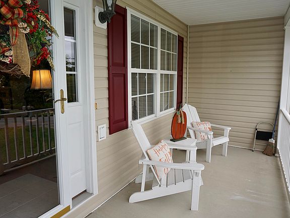 5th image of 208 Wellington Dr