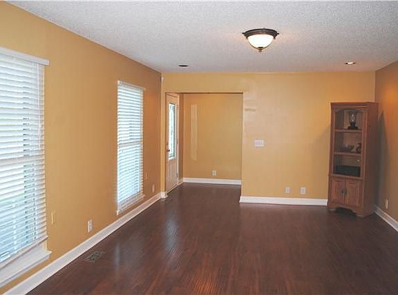 5th image of 171 Graystone Dr