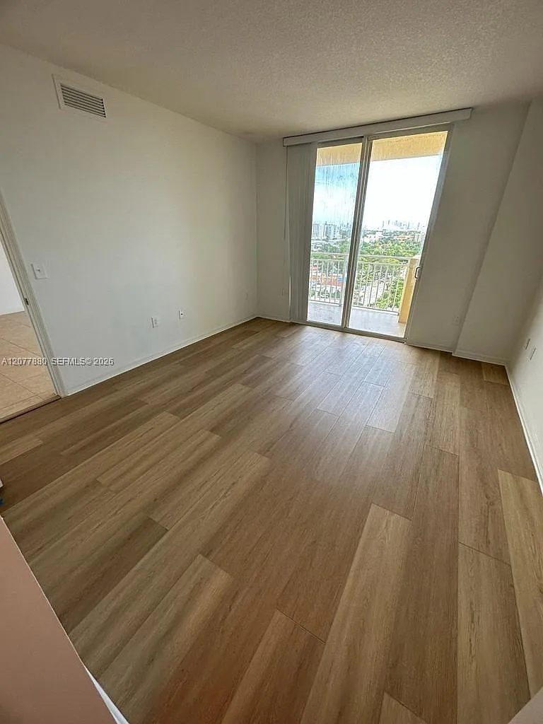 Lejeune Plaza Condo — Photo 1