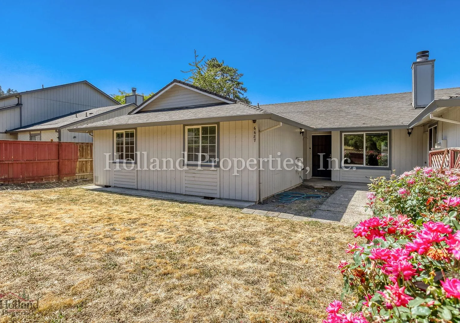 Charming Single-Level Duplex with Fireplace, Fenced Yard & Detached Garage — Photo 2