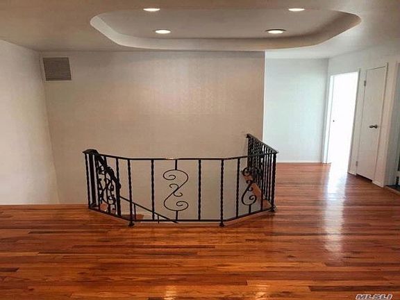 3rd image of 27 Lynwood Dr