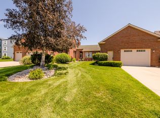 2421 Bay Pointe Dr, Saint Joseph, MI 49085