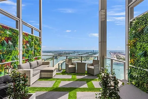 1100 Biscayne Blvd Photo 1
