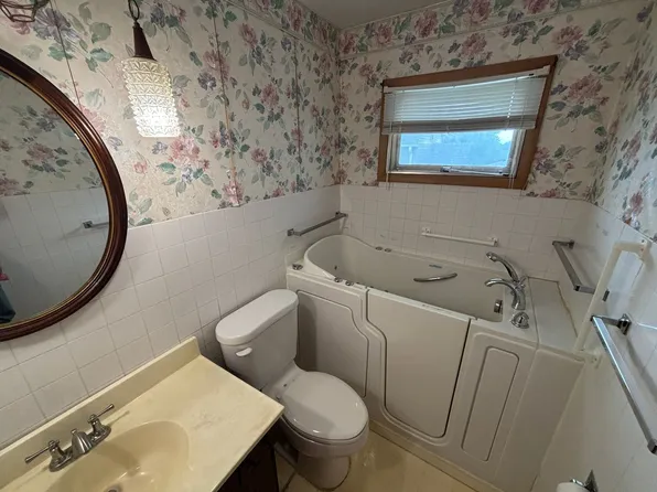2820 S Glass St, Sioux City, IA 51106