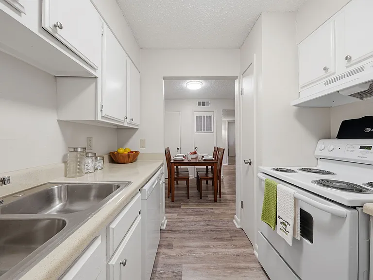 Park Place Apartments — Photo 11