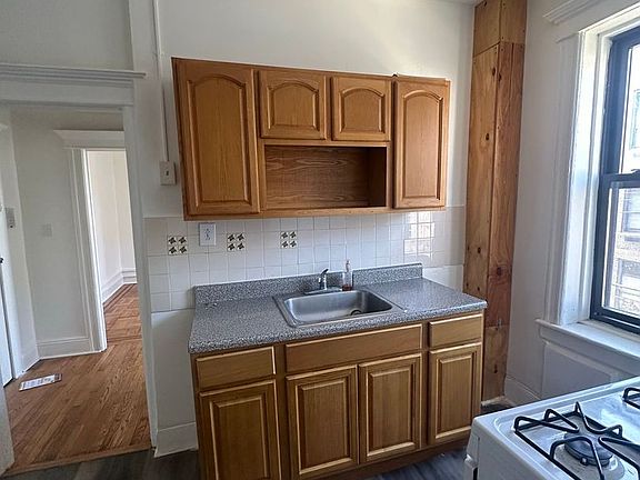 5th image of 4603 Hudson Ave APT 14
