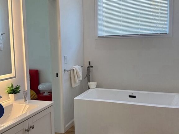 3rd image of 1013 Gardner St