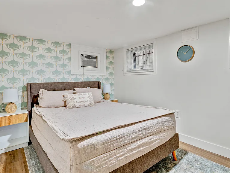 1002 C St NE #B — Photo 16