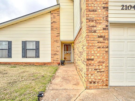 3rd image of 2104 Oak Forest Dr