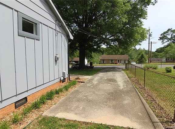 5th image of 2827 Meade Ave