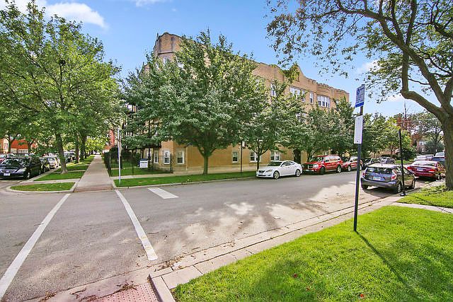 1st image of 5253 N Rockwell St APT 3