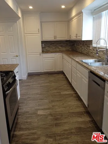 216 S Rexford Dr #201 — Photo 6