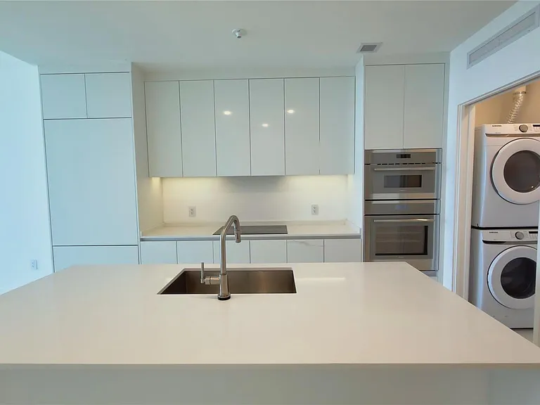 710 NE 29th St #206 — Photo 8