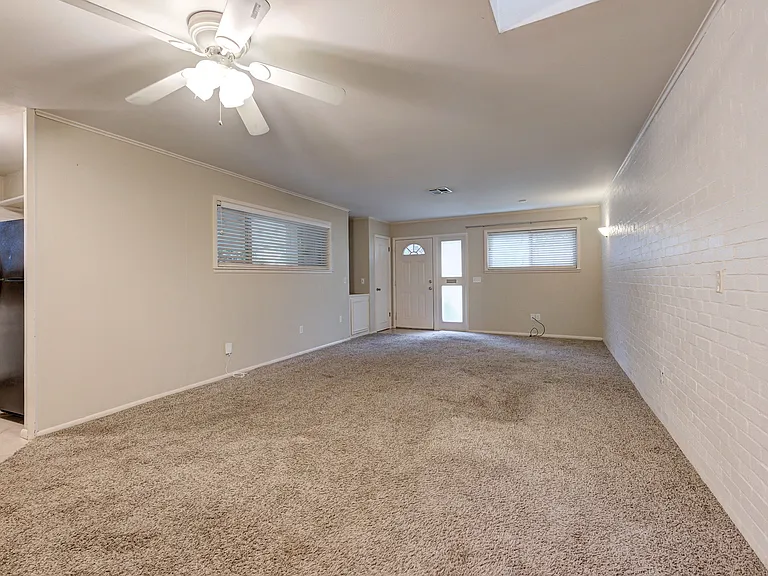 4616 N Harvey Pkwy — Photo 8