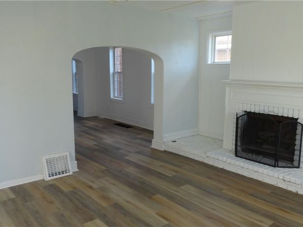 128 Columbia Dr, Chester, WV 26034