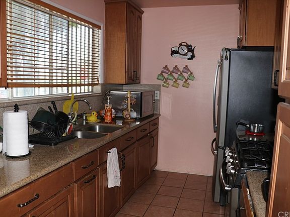 5th image of 1601 Pearwood Ave