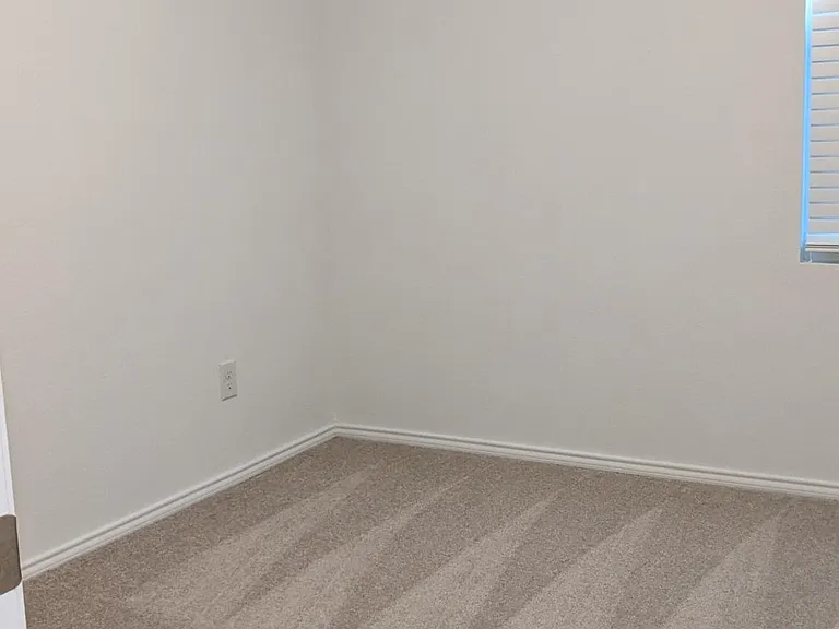 1512 Silver Oak Ln — Photo 14