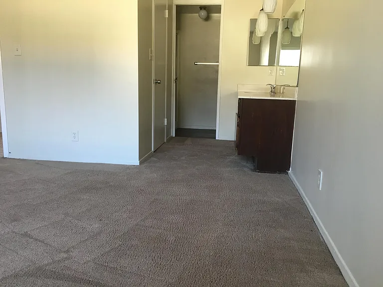 119 W Live Oak St #G — Photo 12