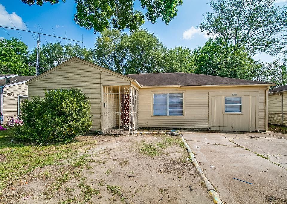 1st image of 4710 Meadow Park Dr