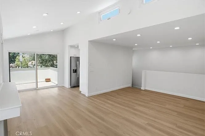 2 bed, 1072 sqft, $2,995 — Photo 2