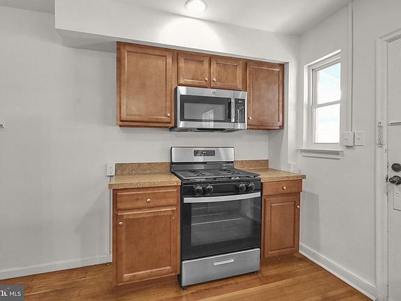 5th image of 343 S Marshall St