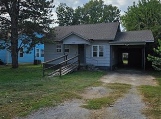 211 S Locust St, Pauls Valley, OK 73075