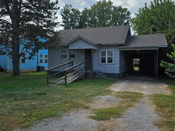 211 S Locust St, Pauls Valley, OK 73075