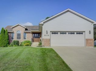 8238 Knickerbocker Pl, Saint John, IN 46373