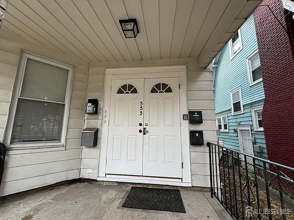 2nd image of 555 Sandford Ave
