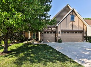1611 Prospect Village Dr, Lake Saint Louis, MO 63367