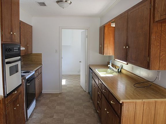 3rd image of 418 Maverick Dr
