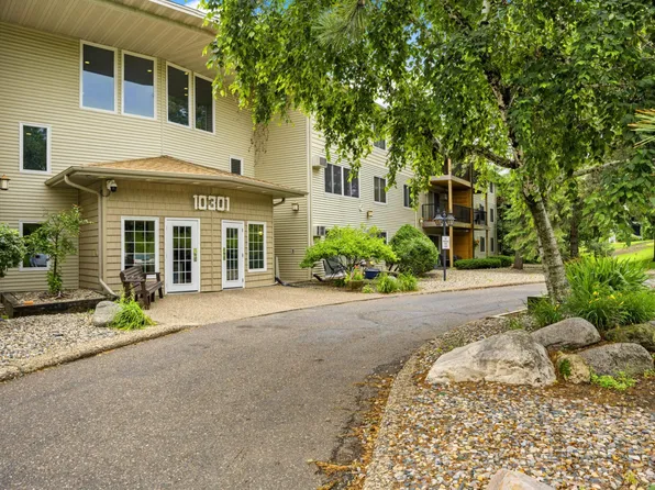 10301 Cedar Lake Rd APT 206, Minnetonka, MN 55305