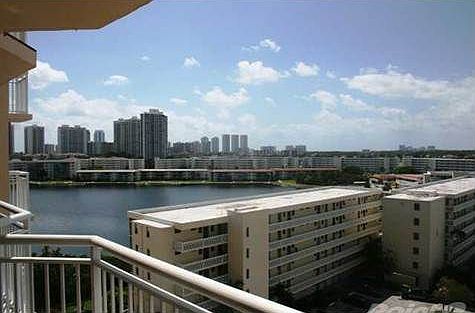 2nd image of 18031 Biscayne Blvd #9013
