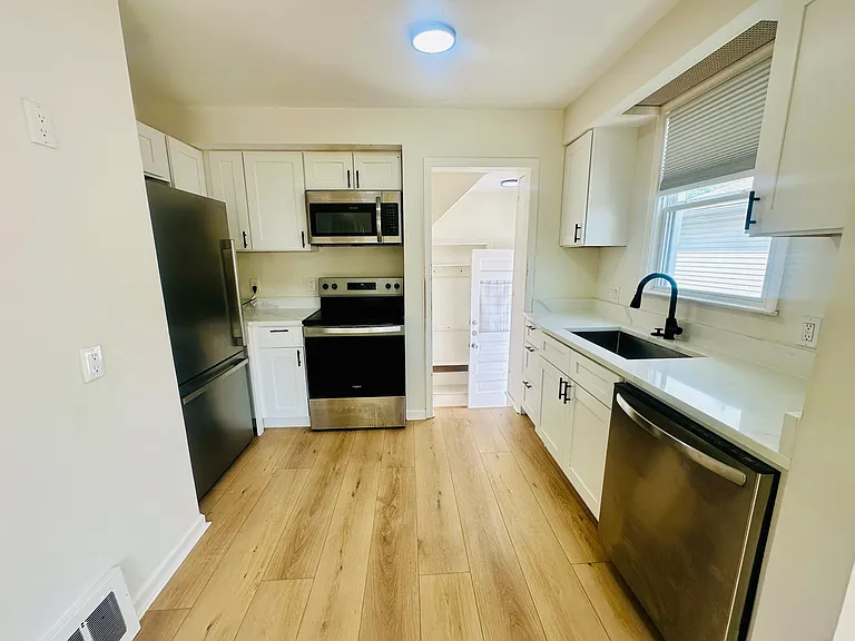 21801 Cushing Ave — Photo 7