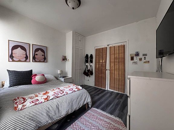 4th image of 17 Saint Marks Pl APT 10