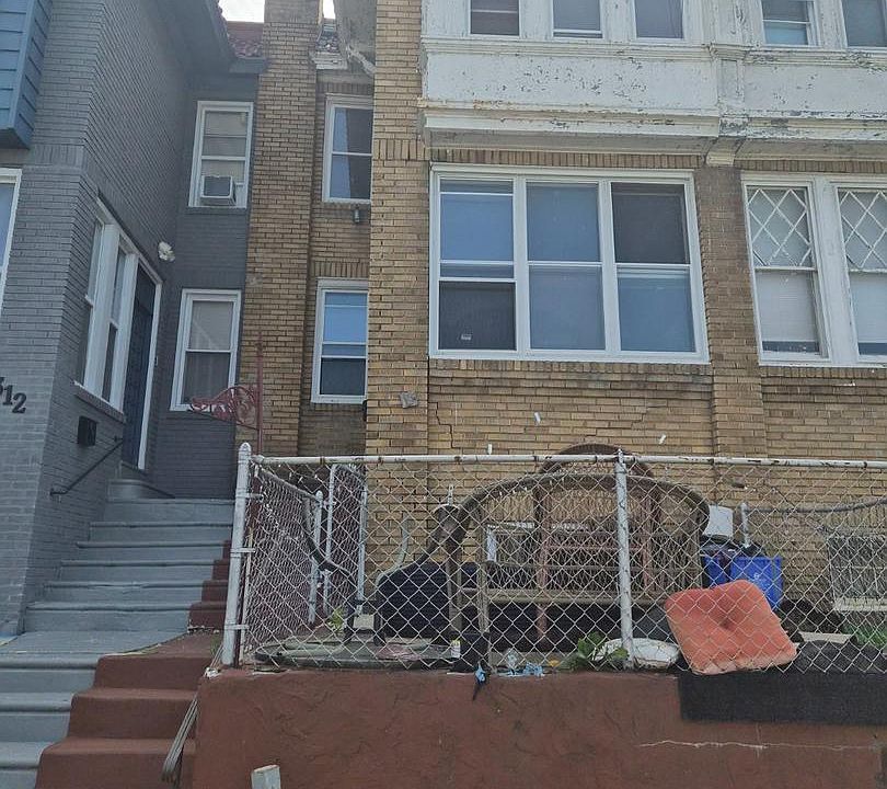 1st image of 310 E Sheldon St