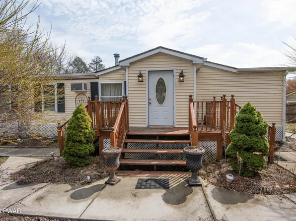1148 Golf Park Dr, Lake Ariel, PA 18436