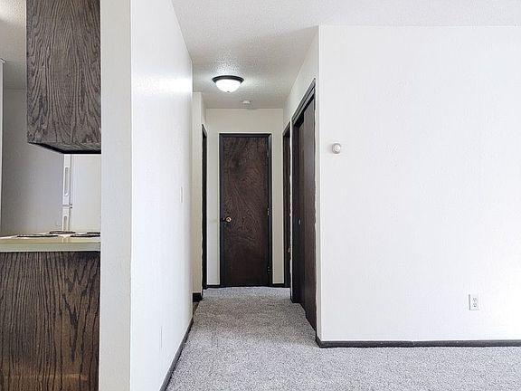 4th image of 904 Thomas Ave NE #9