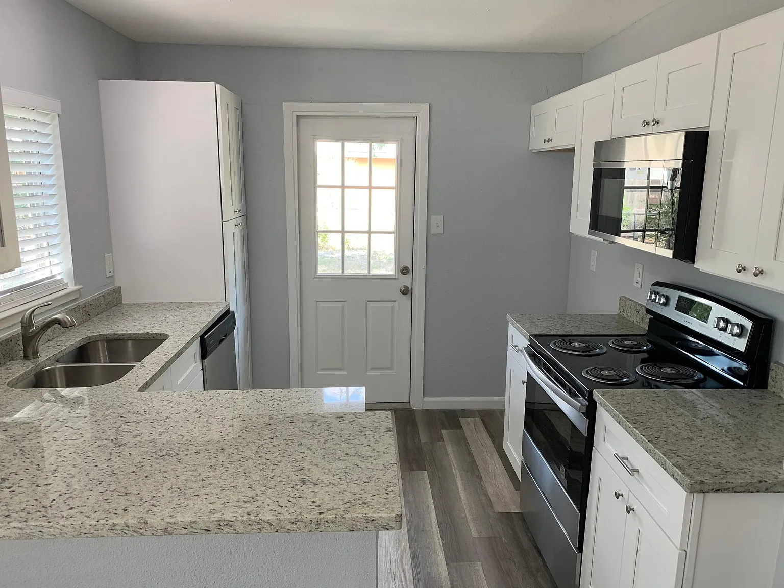 3 bed, 1281 sqft, $1,460 — Photo 1