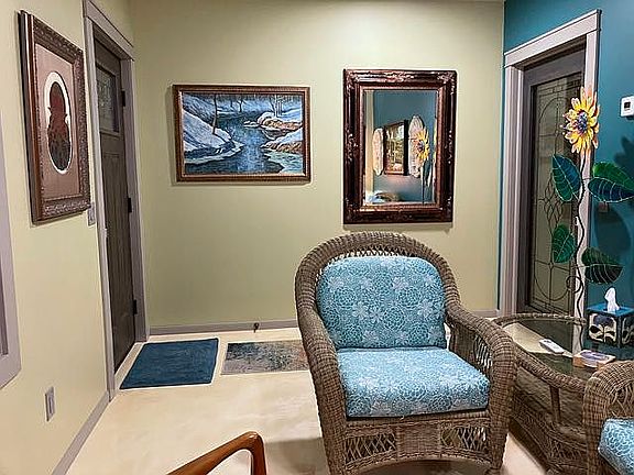 14290 Highland Way · Entry / sitting