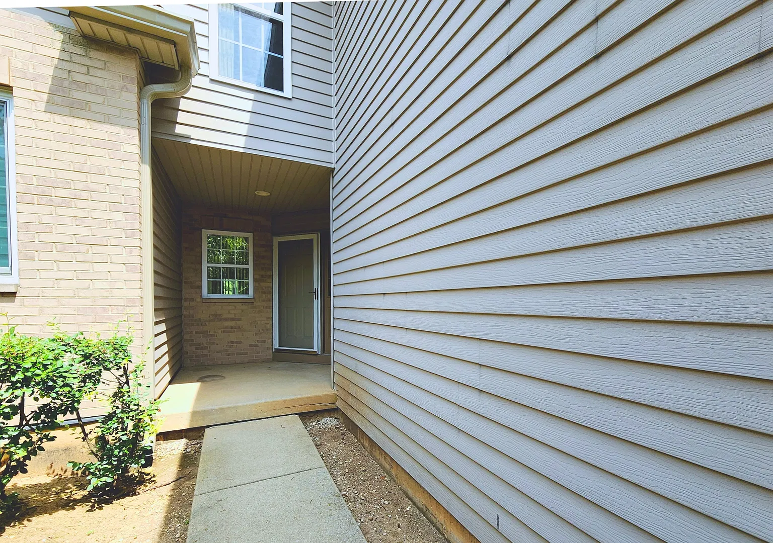 3 bed, 2.5 bath, 1625 sqft, $2,700 — Photo 3