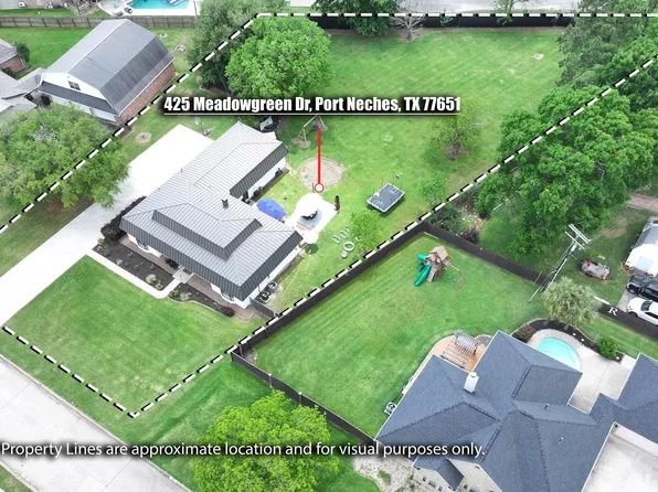 425 Meadowgreen Dr, Port Neches, TX 77651