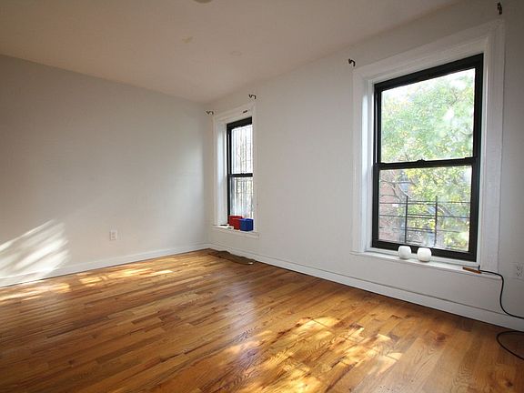 2nd image of 560A Quincy St Floor 4
