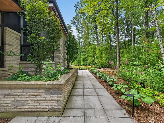 4th image of 10 Trailwood Cres