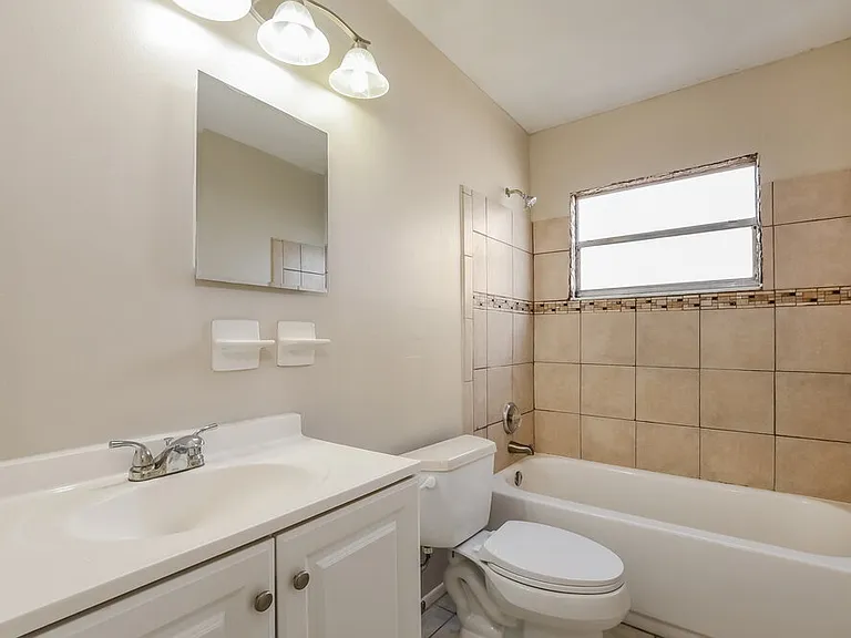 542 Salerno Dr — Photo 14
