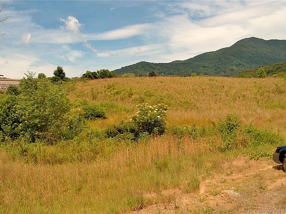 4th image of 9 Apple Hill Dr