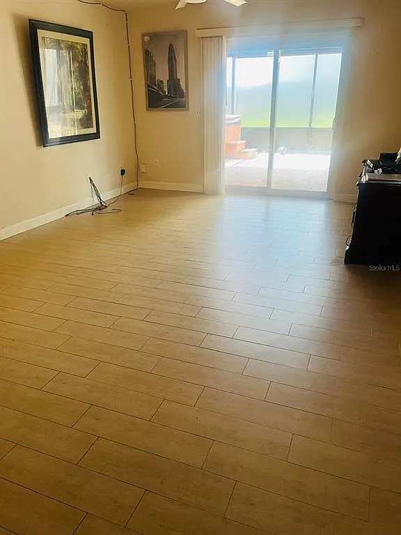 2 bed, 2.0 bath, 1079 sqft, $1,999 — Photo 4