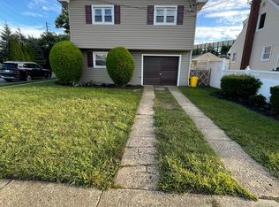 14 Albert St #1, Hicksville, NY 11801